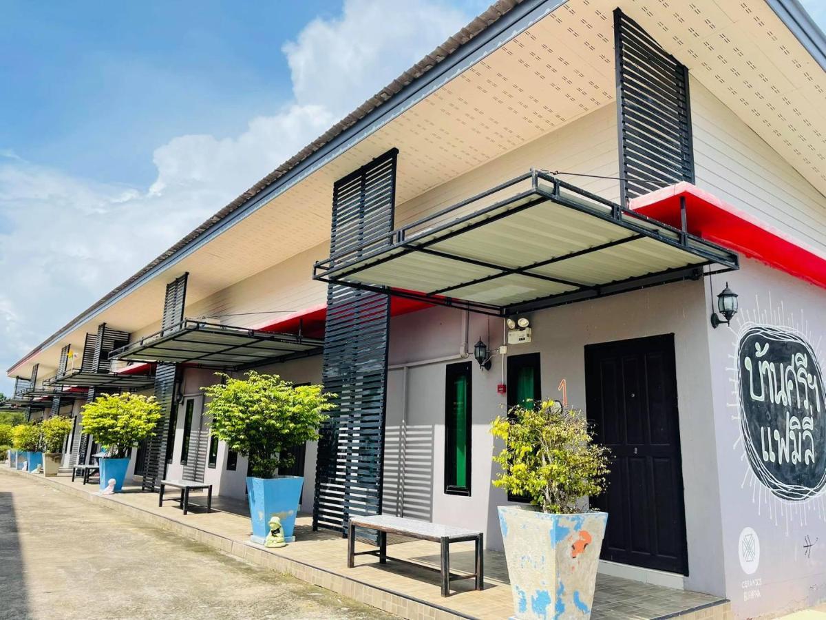 Hotel Baan Sri Family Kabin Buri Exteriér fotografie
