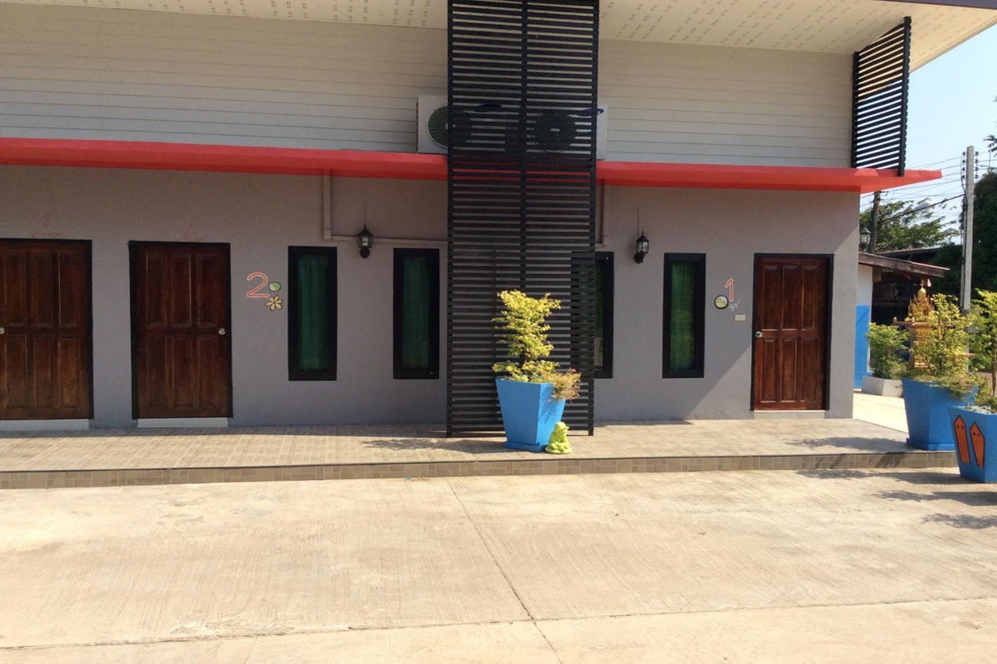 Hotel Baan Sri Family Kabin Buri Exteriér fotografie